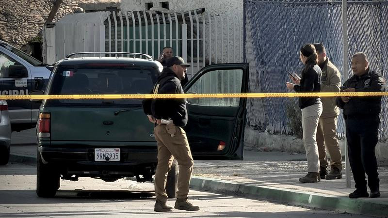 Hallan a una persona sin vida al interior de vehículo en Zona Río de Tijuana 