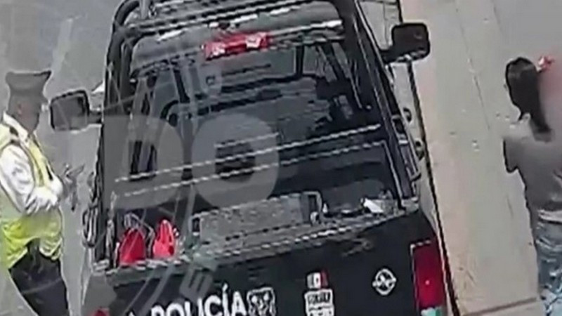 Policías salvan a niña que convulsionaba: la trasladan de emergencia en patrulla en Monterrey 