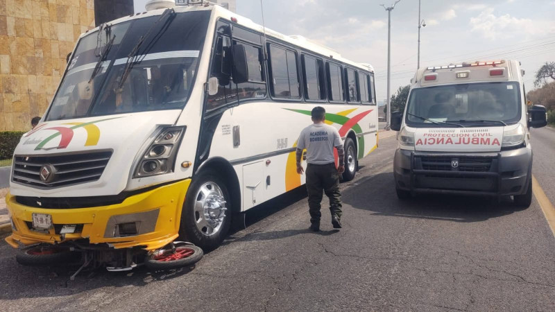 Dos motocilistas resultan con heridas de gravedad tras accidentarse en Zinapécuaro, Michoacán 