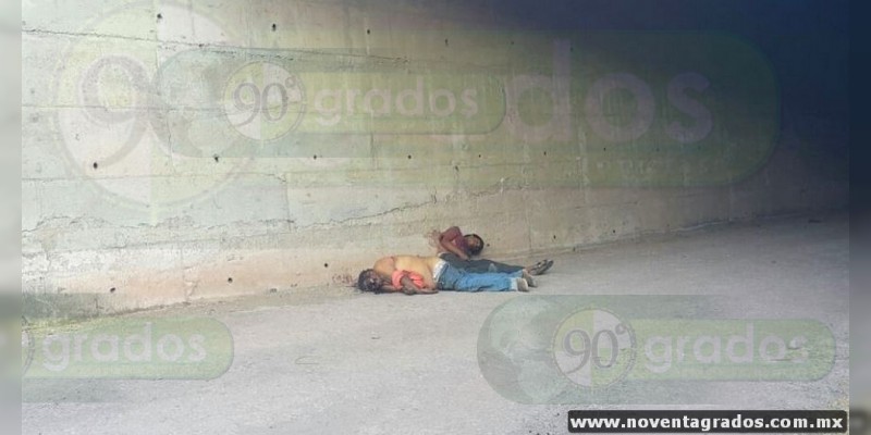 Localizan a dos hombres ejecutados, bajo un puente de La Huacana, Michoacán 
