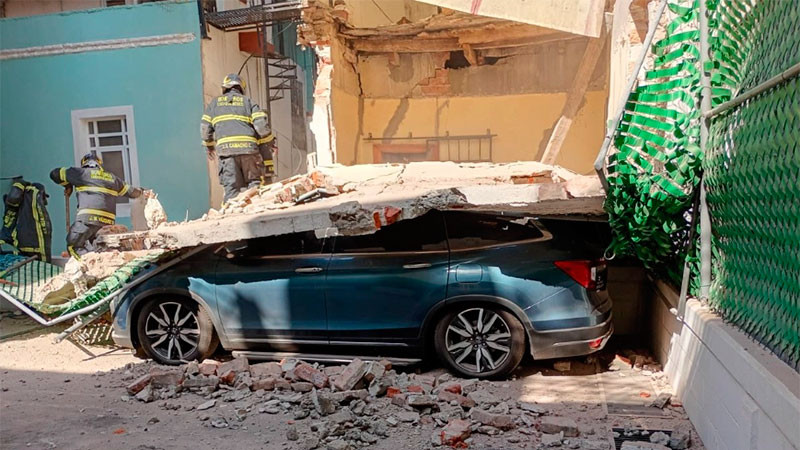 Colapsa casa abandonada en la colonia Roma Norte de la CDMX; estructura cayó sobre un automóvil 