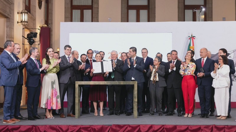 Sheinbaum firma acuerdo histórico para impulsar la industria siderúrgica mexicana 