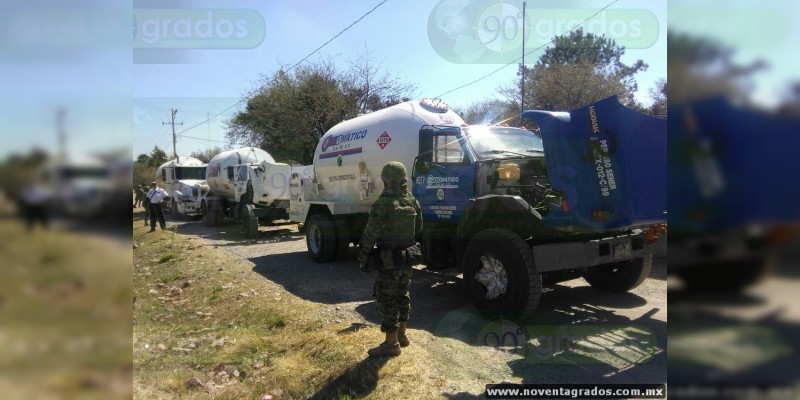 Aseguran 15 camiones de gas y 5 contenedores cargados con combustible presuntamente robado, en Guanajuato - Foto 0 