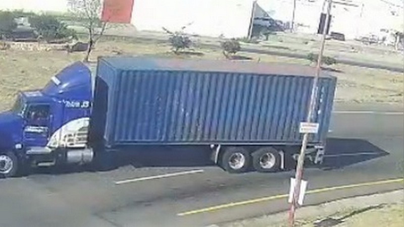 Recuperan tractocamión robado en Celaya, Guanajuato 