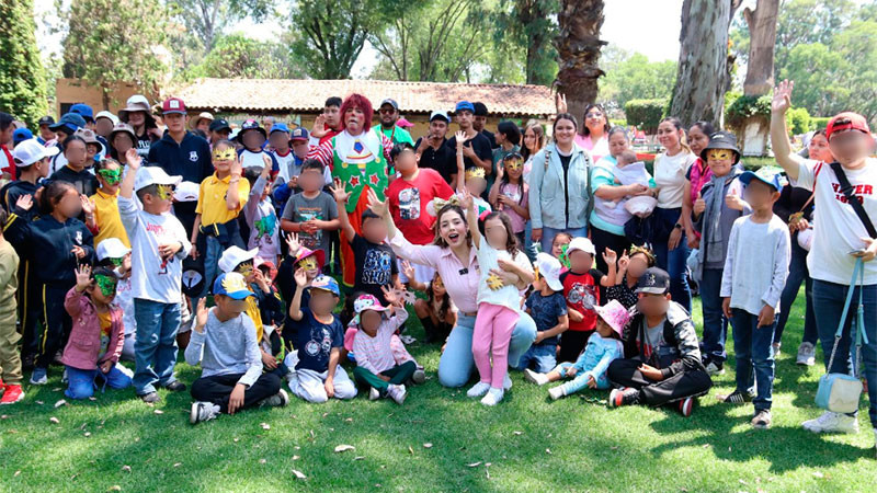 La Red de Apoyo con Brissa Arroyo lleva a niñas y niños al Zoológico de Morelia  