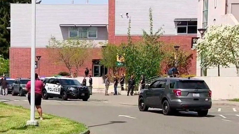 Atacan con arma blanca al menos a 5 personas en escuela de Washington 