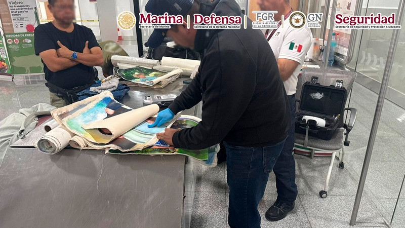 Detienen en el AICM a extranjero que transportaba sustancia ilícita oculta en lienzos 