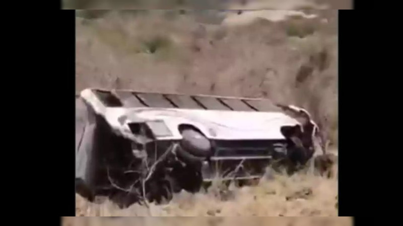Volcadura de transporte de pasajeros en Nayarit deja al menos nueve muertos y decenas de heridos 