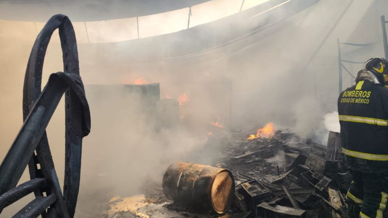 Incendio en bodegas de Tláhuac es controlado por autoridades 