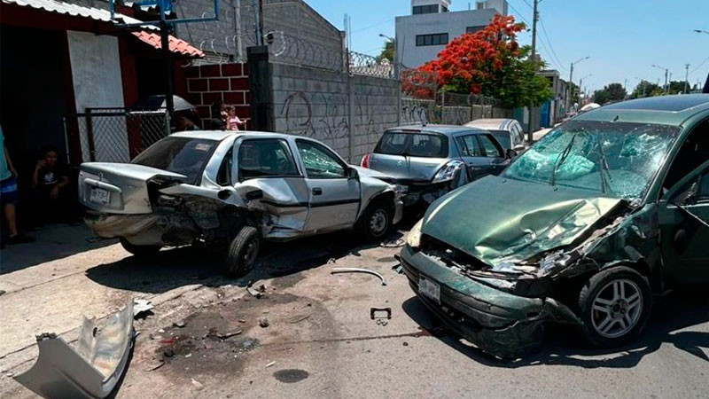 Hombre bajo los efectos del alcohol ocasiona accidente en la colonia Felipe Carrillo Puerto de la capital queretana 