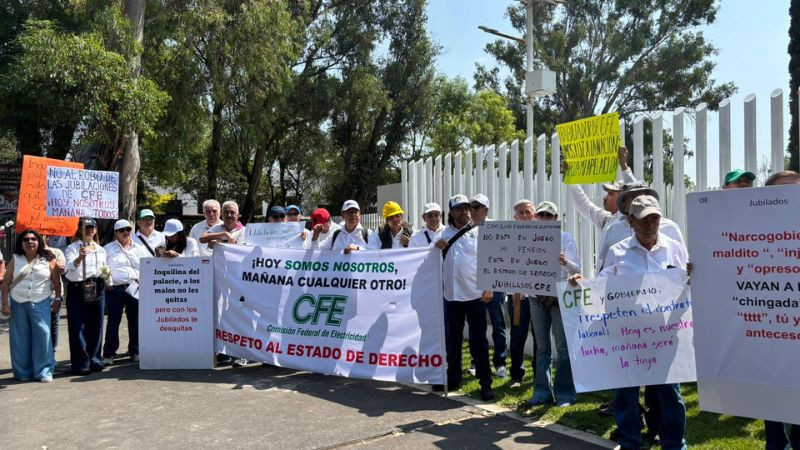 Jubilados de Michoacán y Colima reportan recortes hasta del 60% en sus pensiones 