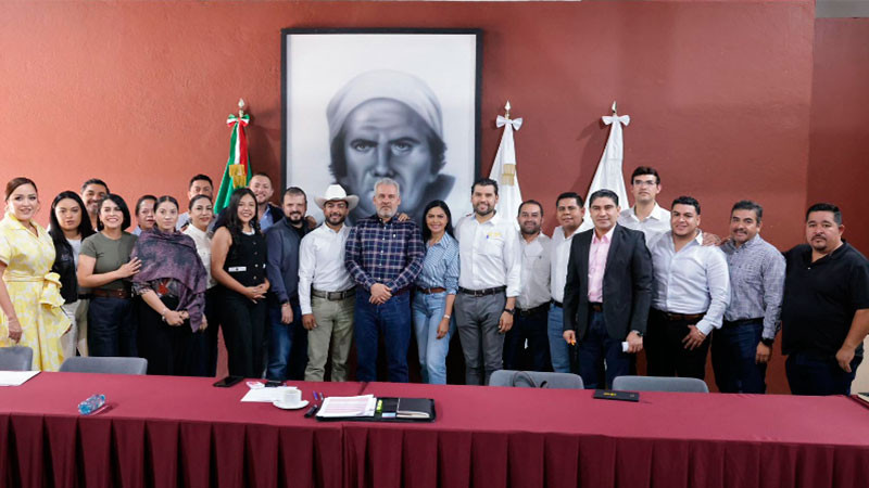 Bedolla y alcaldes del PRD trazan ruta para impulsar obras públicas en sus municipios 