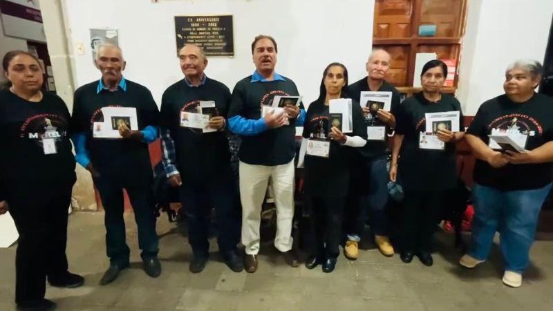 Morelos impulsa el reencuentro de familias migrantes, Julio César Conejo Alejos apoya a dos grupos de adultos mayores para tramitar su VISA 
