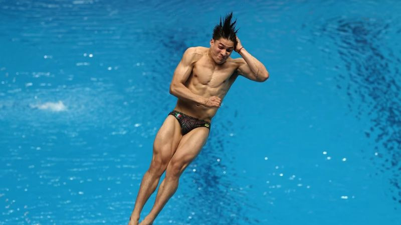 Osmar Olvera avanza a semifinales en trampolín de 3 metros en la Súper Final de la Copa del Mundo de Clavados en China 