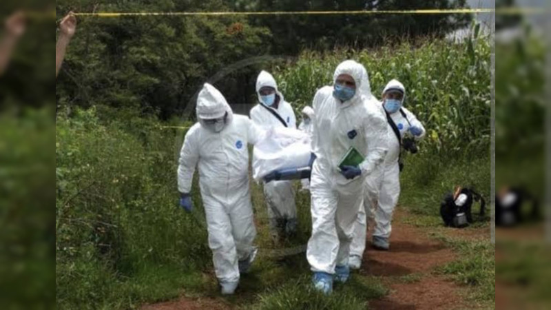 Hallan restos de dos personas enterrados en zona rural de Apatzingán, Michoacán
