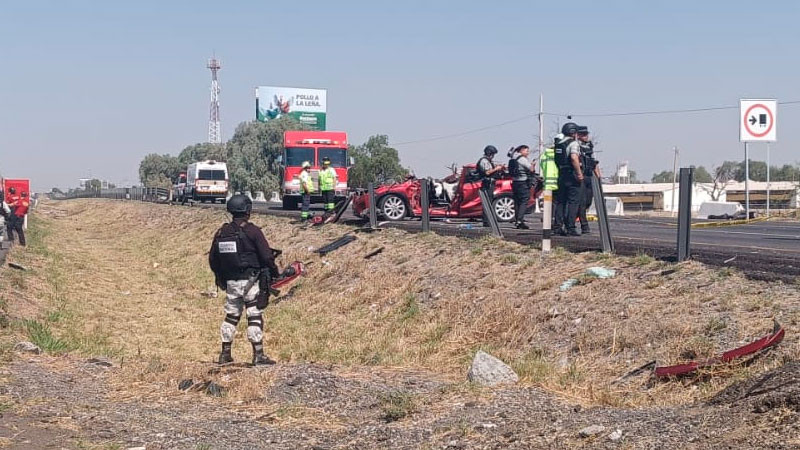 Mujer y menor pierden la vida en trágico accidente sobre la Salamanca-Querétaro 