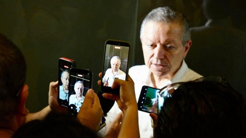 Arturo Zaldívar aclara que funcionarios con licencia no conservan “fuero” 