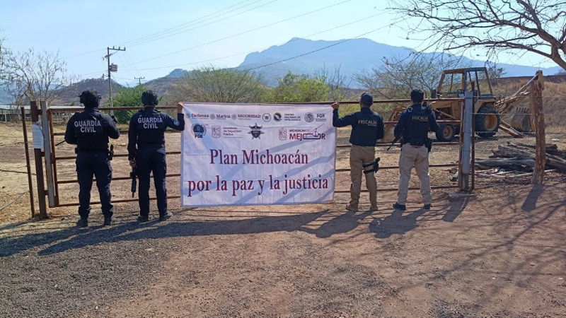 Tras cateos en Tzitzio, Michoacán, detienen a 4 personas y aseguran estupefaciente 