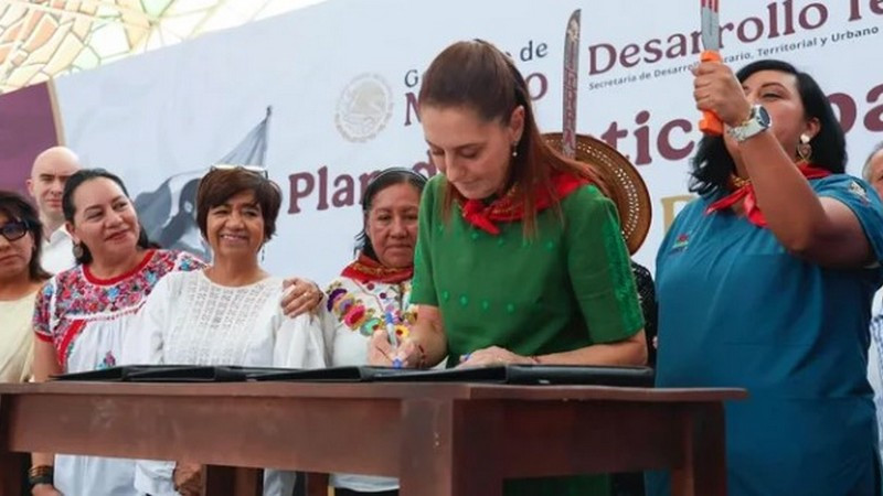 Sheinbaum encabeza restitución de tierras en Atenco a 20 años de la represión 