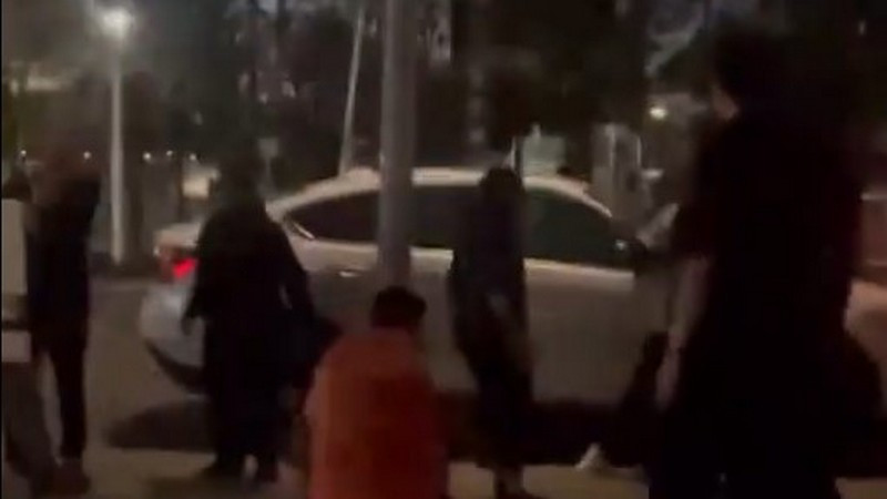 Video exhibe "Club de la Pelea" entre jóvenes en Puebla: ofrecen 500 pesos por pelearse afuera de antros 