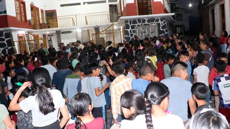 Celebran Día de la Niñez en Ihuatzio: PRD Michoacán convive con familias 
