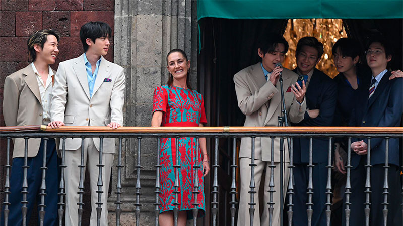 Recibe Sheinbaum a BTS en Palacio Nacional 