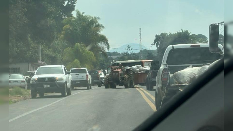 Bloqueos y tensión en Uruapan y Chilchota, Michoacán, tras ataques armados y operativos; comuneros exigen justicia 