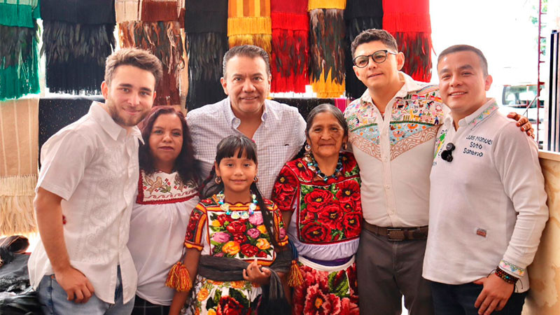   ¡Llévate a mamá al concierto de "El Buki" comprando artesanía michoacana! 