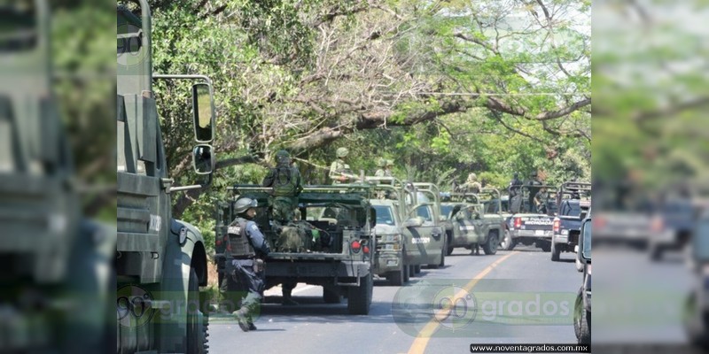 ⁠⁠⁠⁠⁠⁠⁠Se enfrentan narcos y militares en Aguililla; autoridades aseguran arsenal  - Foto 0 