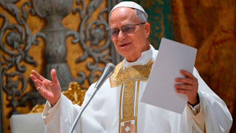 León XIV cumple un año como líder de la iglesia católica; suplica por la paz en Santuario de Pompeya 