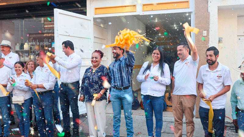 Humberto Jiménez inaugura la Casa de Día para Adultos Mayores en Los Reyes, Michoacán 