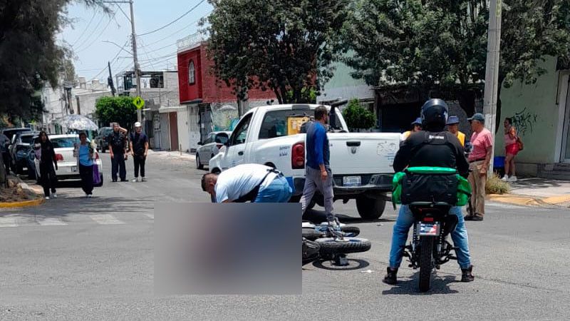 Trasladan a motociclista a hospital tras choque con unidad oficial, en  Celaya, Guanajuato 
