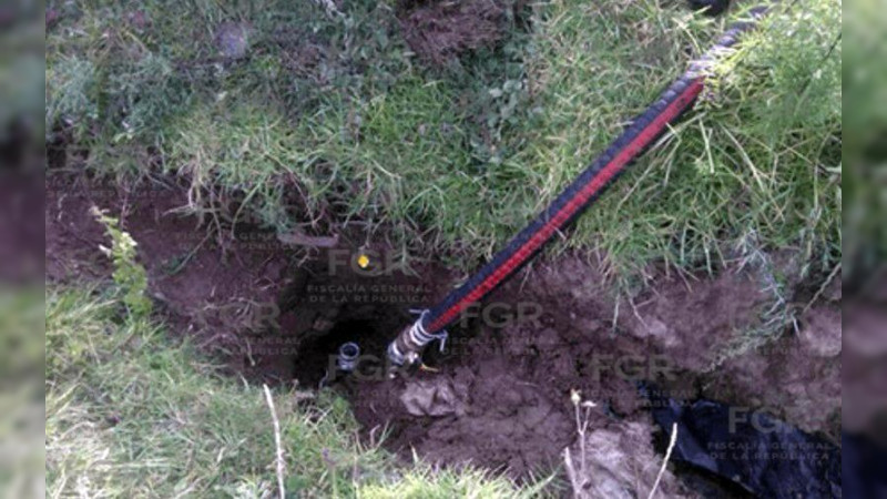 Detectan tres nuevas tomas clandestinas en Michoacán: ordeña de combustible golpea ducto Salamanca - Morelia 
