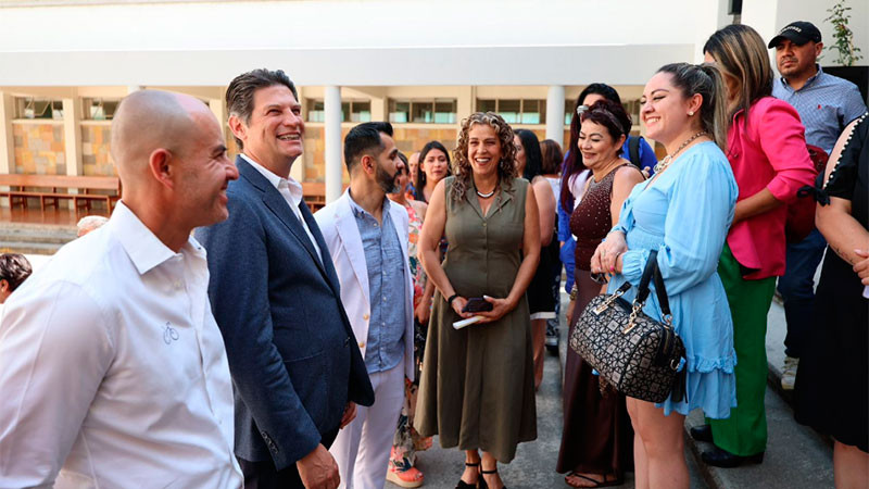  Alfonso Martínez Alcázar felicita a madres trabajadoras del Sindicato de Limpia y del Ooapas  