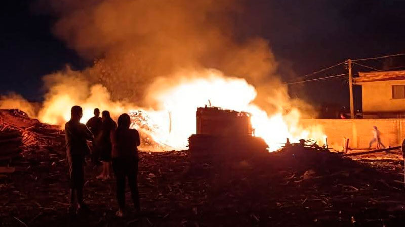 Se incendia taller de carpintería en Hidalgo, Michoacán 