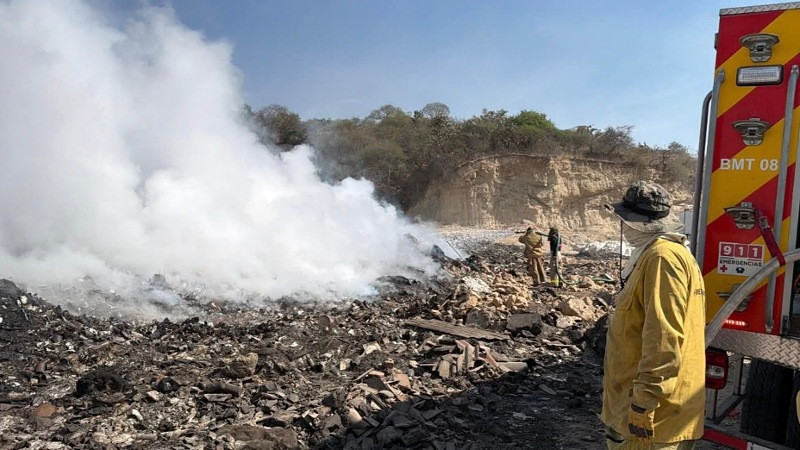 Incontrolable incendio del relleno sanitario de Tarímbaro, Michoacán 
