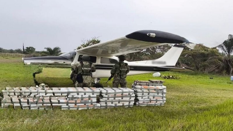 Ejército asegura avioneta con más de 600 kilos de estupefaciente en Tabasco 