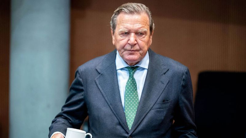 UE rechaza que Schröder medie en negociaciones de seguridad sobre Ucrania 