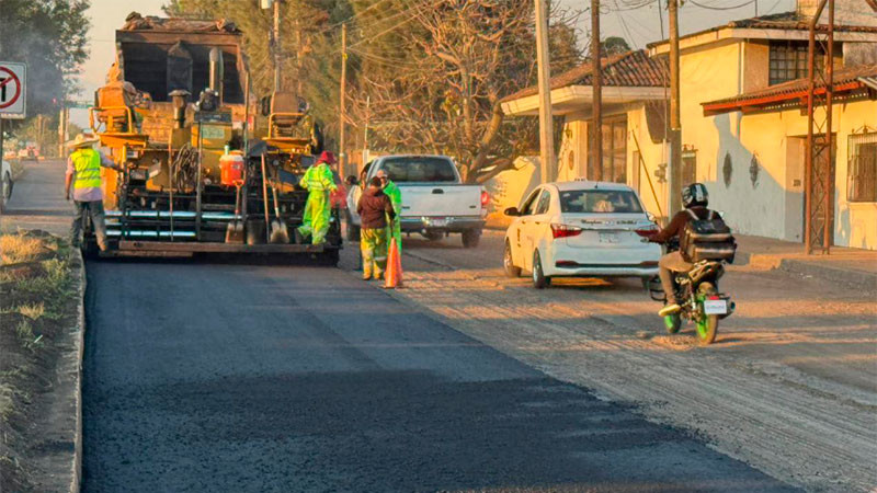 Con paso firme, obras viales en Uruapan alcanzan hasta un 80% de avance: Rogelio Zarazúa 