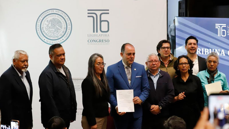 Recibe presidente del Congreso del Estado de Michoacán iniciativa ciudadana para creación de Instituto Michoacano para Fortalecer a la Familia 