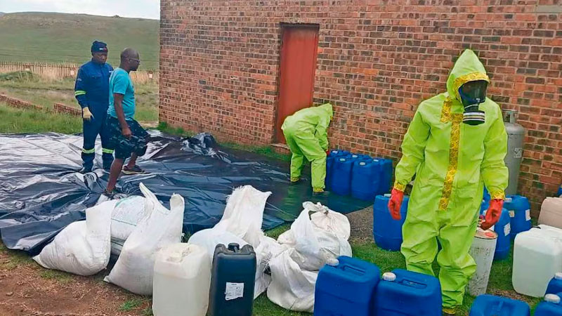 Desmantelan laboratorio clandestino y detienen a 5 mexicanos; ocurrió en Sudáfrica 