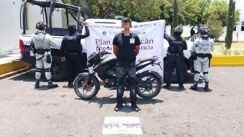 En Zamora, Michoacán, detiene la Guardia Civil a hombre con “estrellas ponchallantas” y moto robada  