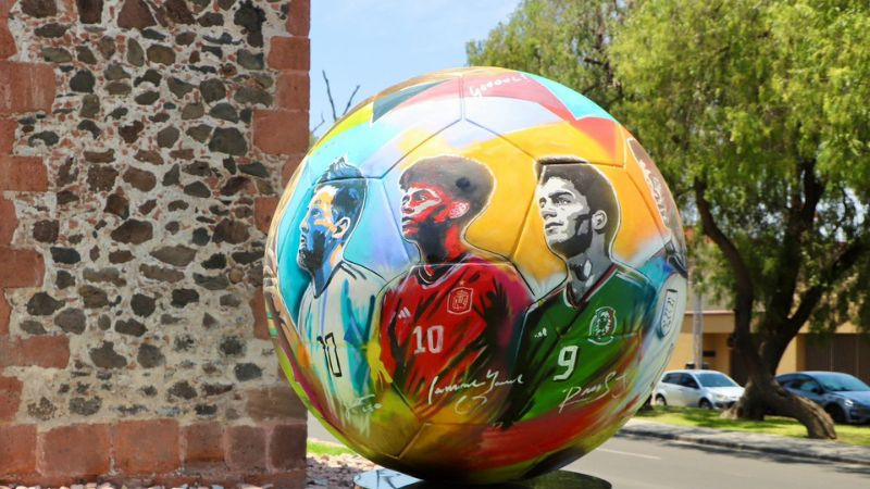 Balones intervenidos por artistas recorrerán Querétaro rumbo al Mundial 