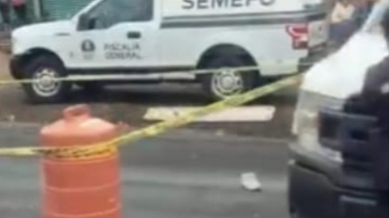 Muere mujer motociclista tras ser arrollada en Salvador Escalante, Michoacán 