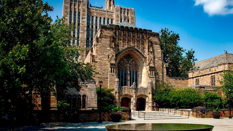 Administración Trump acusa a Yale de discriminar a blancos y asiáticos 
