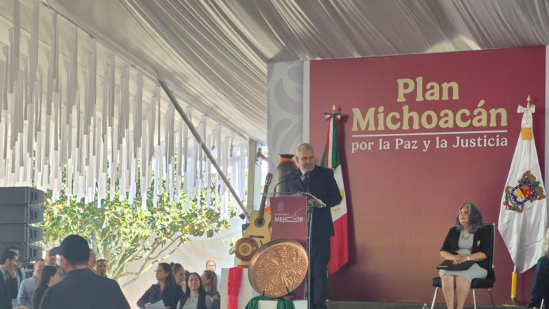 Magisterio michoacano hoy es ejemplo nacional, afirma gobernador Bedolla 