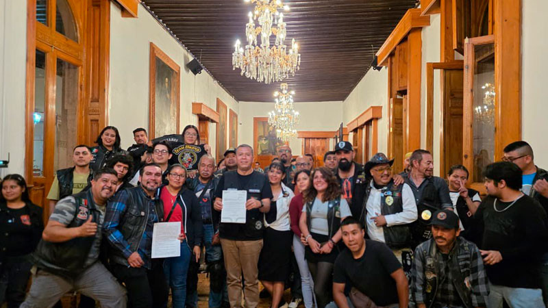 Barragán recibe iniciativa ciudadana para proteger a motociclistas de conductores irresponsables 