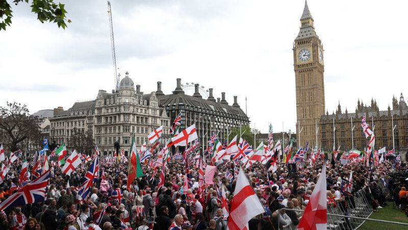 Protesta masiva contra la inmigración en Londres deja más de 40 detenidos 
