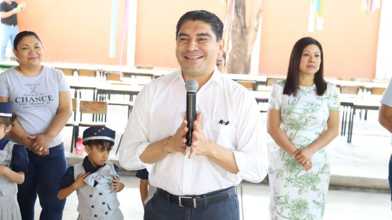Inicia Pablo Varona construcción de un techo más,  ahora para Jardín de Niños "Federico Froebel" 