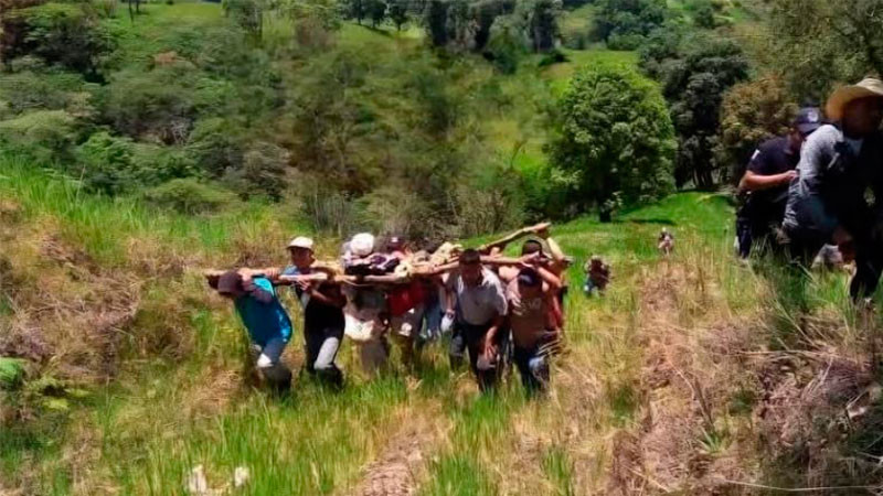 Localizan con vida a un hombre que se encontraba desaparecido en un camino de difícil acceso en Calnali, Hidalgo 